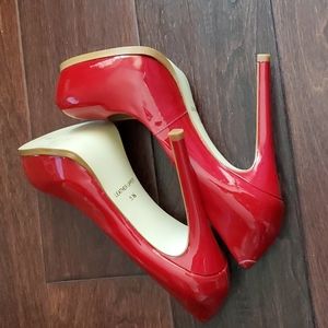 Kelsi Dagger, new, 5 1/2 inch heels with about 1 inch red platform
